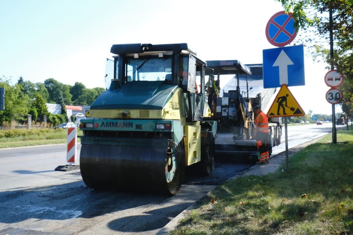 Odcinkowa wymiana nawierzchni na al. Tysiąclecia