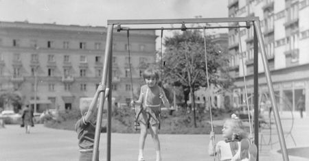 PRL – bez trzepaka nie było zabawy. W co jeszcze bawiło się dzisiejsze pokolenie dorosłych?