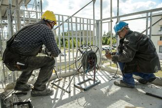 Polskie firmy pod ścianą. Aż 75 proc. podniosło ceny produktów i usług