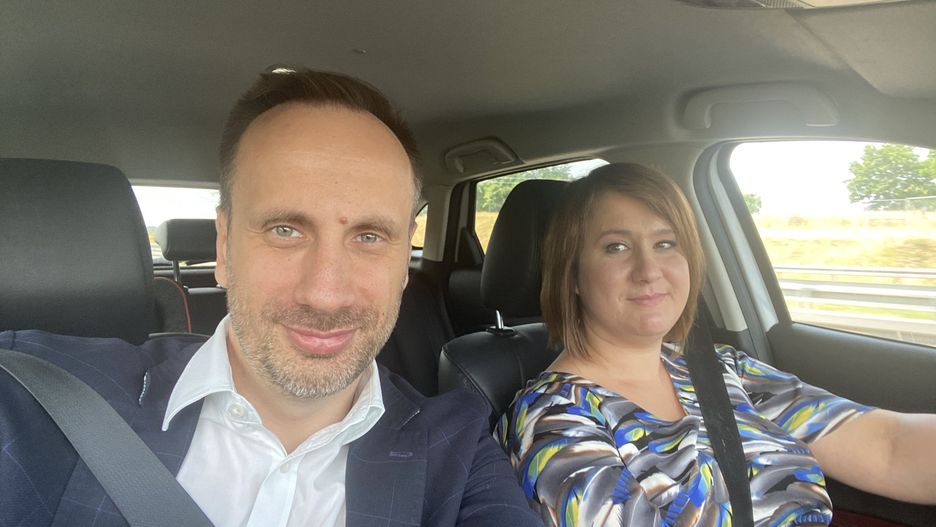 Janusz Kowalski i Anna Siarkowska w drodze na kontrolę w Nowym Dworze Gdańskim