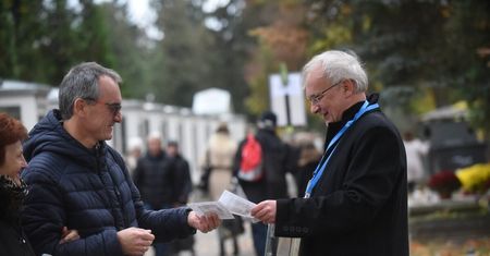 Pierwszy dzień kwesty na cmentarzu przy ul. Lipowej za nami. Wiemy, ile pieniędzy udało się zebrać