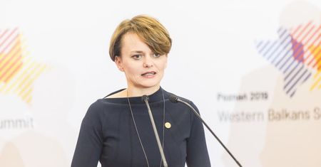 Jadwiga Emilewicz zbulwersowana. "Pamiętajmy, wirus atakuje płuca, a nie zdrowy rozsądek"