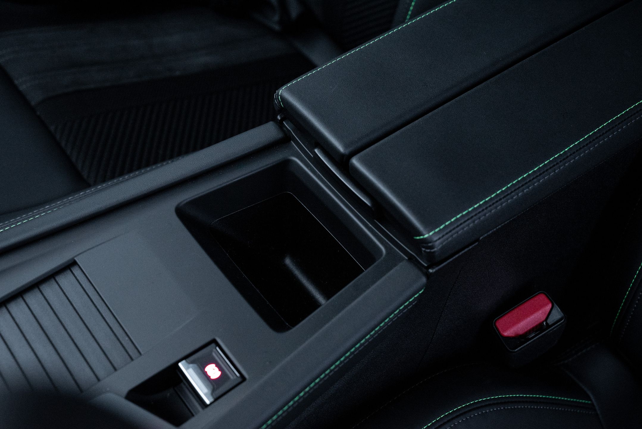 Peugeot 408 Hybrid 145