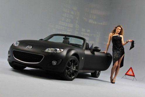 Mazda MX-5 w czarnym macie: mniam.