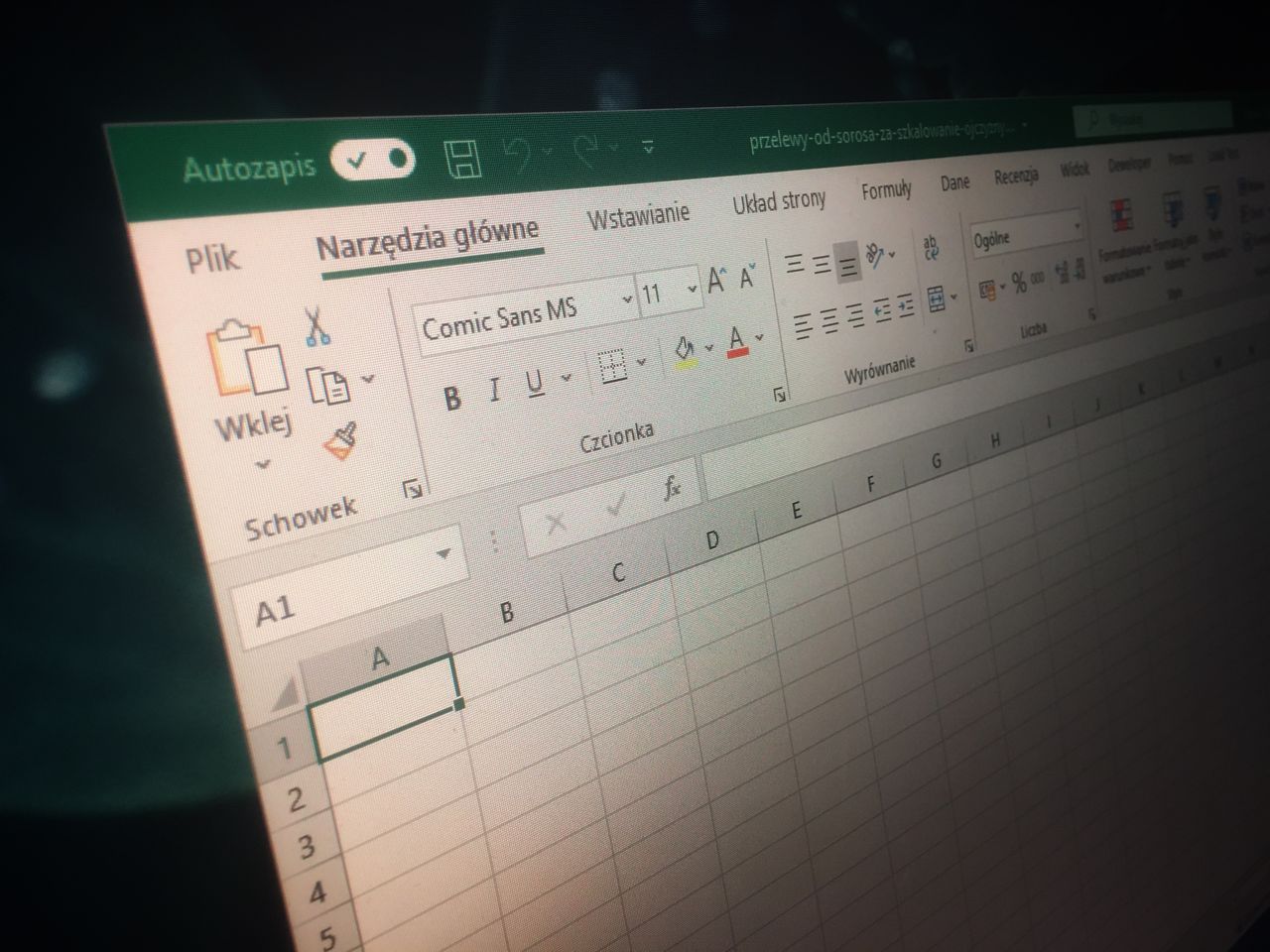 Excel otrzymuje nowy silnik obliczeń. Jest napisany w JavaScripcie