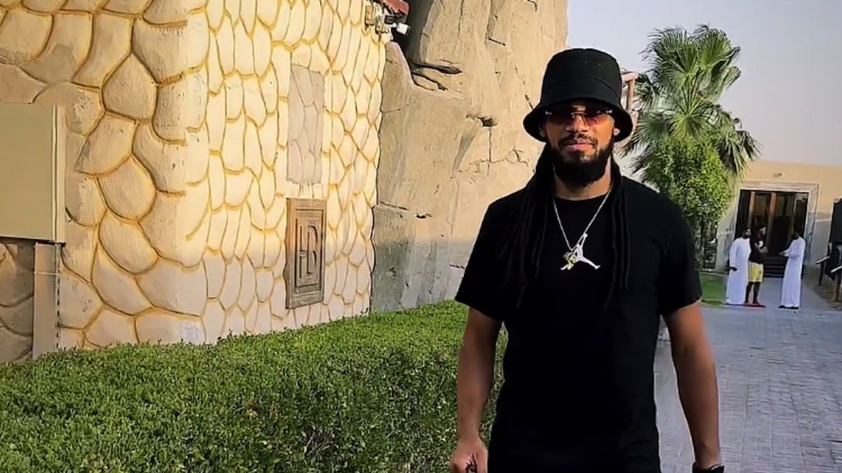 Jason Denayer na spacerze z tygrysem