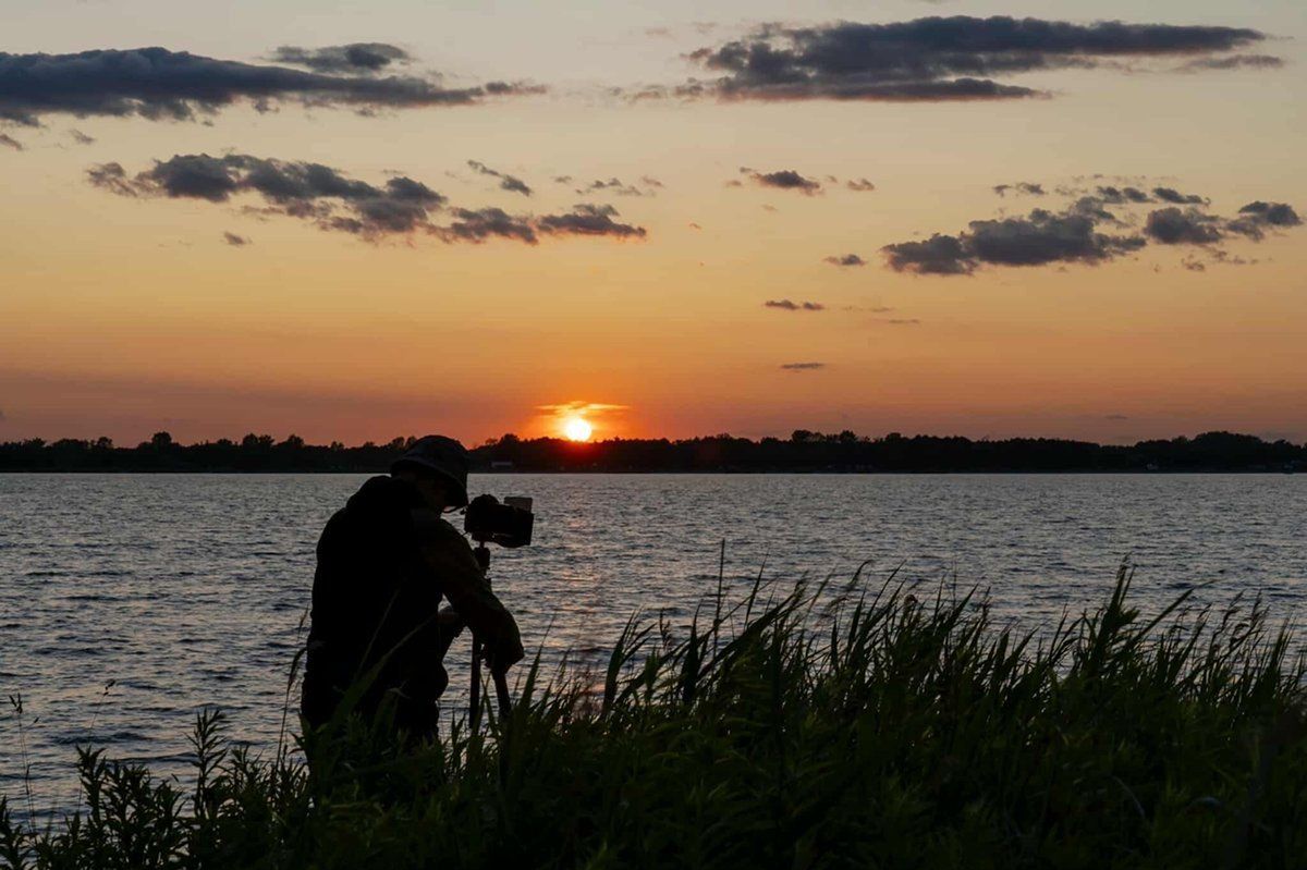 Tak wygląda zachód słońca nad Jeziorem Tarnobrzeskim. Sesja Koła Fotograficznego "Kadr" ze Stalowej Woli