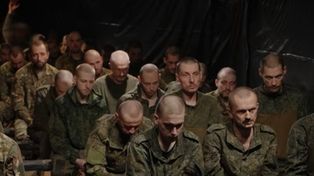 Pojmali 100 Rosjan. Pili własny mocz i jedli korę z drzew