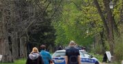 Warszawa: Pościg ulicami Śródmieścia za dostawcą jedzenia na skuterze. Kierowca wjechał do Łazienek Królewskich i uciekł
