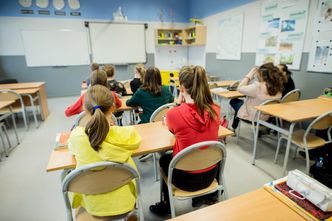 Rząd otworzy szkoły, choć koronawirus jest w natarciu. Rodzice boją się o dzieci