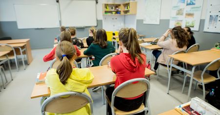 Rząd otworzy szkoły, choć koronawirus jest w natarciu. Rodzice boją się o dzieci
