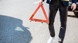 Muntowo: Skoda wypadła z drogi i uderzyła w drzewo. Wszystko przez... łabędzie