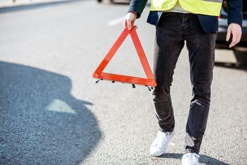 Muntowo: Skoda wypadła z drogi i uderzyła w drzewo. Wszystko przez... łabędzie
