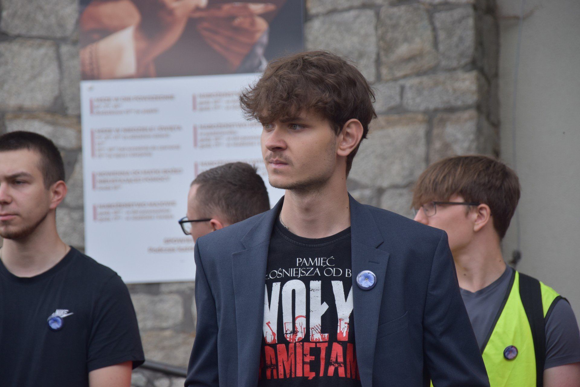 Przeszli z kościoła pod pomnik na cmentarzu