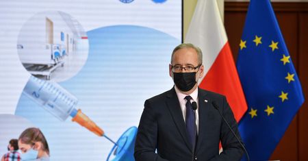 Niedzielski niechcący wkopał rząd? Firmom może być łatwiej w sądzie