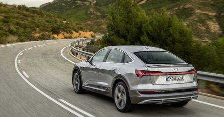 Audi e-tron teraz naładuje się szybciej i dłużej pojedzie bez udziału kierowcy