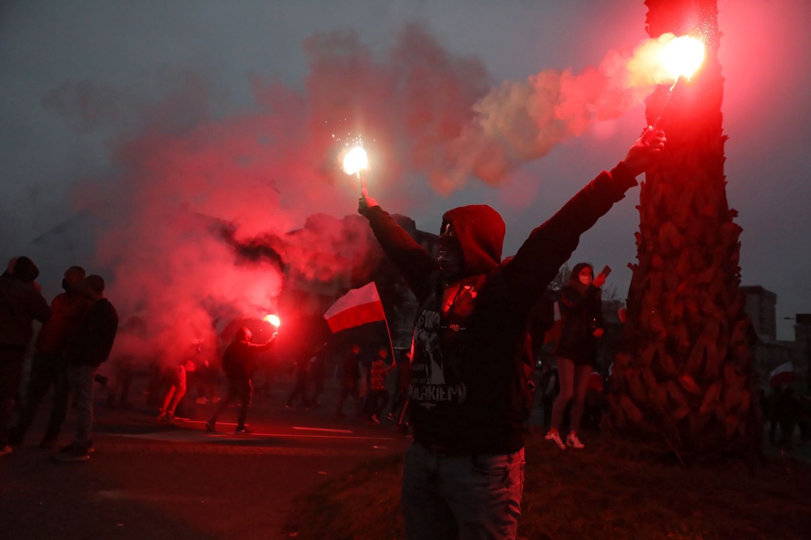Uczestnicy marszu na rondzie de Gaulle'a