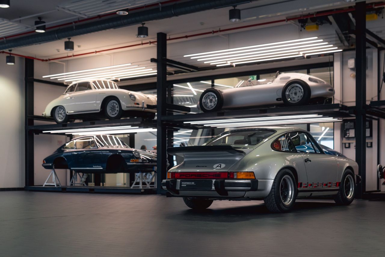 Warsztat przy muzeum Porsche w Zuffenhausen