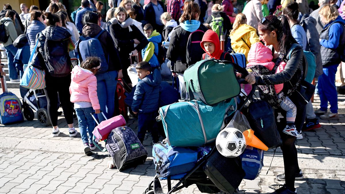 kolejka przed stacj� kolejow�
Darek Delmanowicz
dworzec, graniczne, kierunek Lw�w, kolejowe, kolejowy, pkp, powroty, powr�t, rosja, stacja kolejowa, terminal, ukraina, ukrai�cy, walizki, wojna, Wojna na Ukrainie, wok� Ukrainy