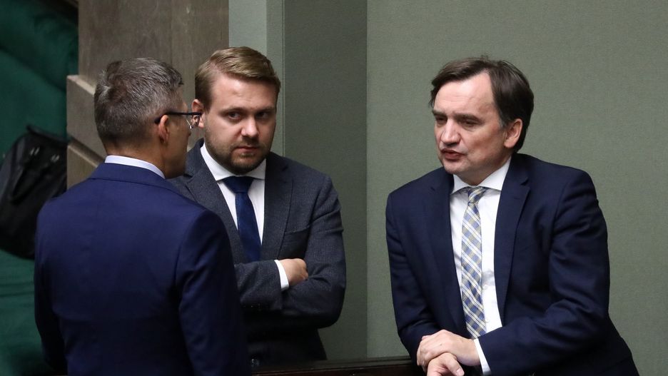 Zbigniew Ziobro, Marcin Warcho�, Jacek Ozdoba
Tomasz Gzell
obrad, obrady, polityk polityka, posiedzenie, sejm, sejmu, 63 63. posiedzenie posiedzenia, 9 9. IX, kadencja kadencji, sala obrad posiedze�, sejm sejmu
