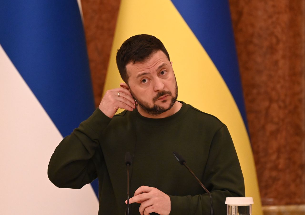 War in Ukraine. Politico: Ukrainian authorities are trying to silence journalists. In the photo Volodymyr Zelensky