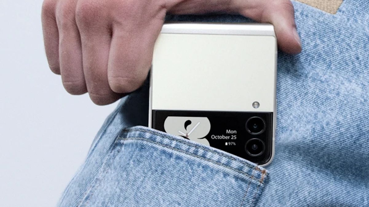 Galaxy Z Flip 3 zajmuje w kieszeni tak mało miejsca, że Samsung zaczął sprzedawać spodnie 1