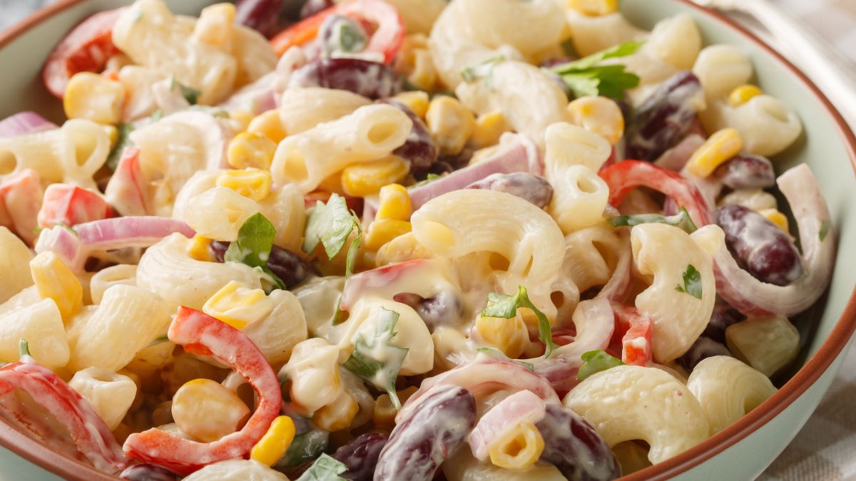 Sałatka z makaronem na Wielkanoc