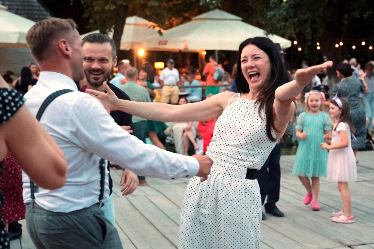 Lublin: Sezon na letnie potańcówki w Lublinie trwa! Poczuj rytm tradycji na Błoniach pod Zamkiem - Festiwal