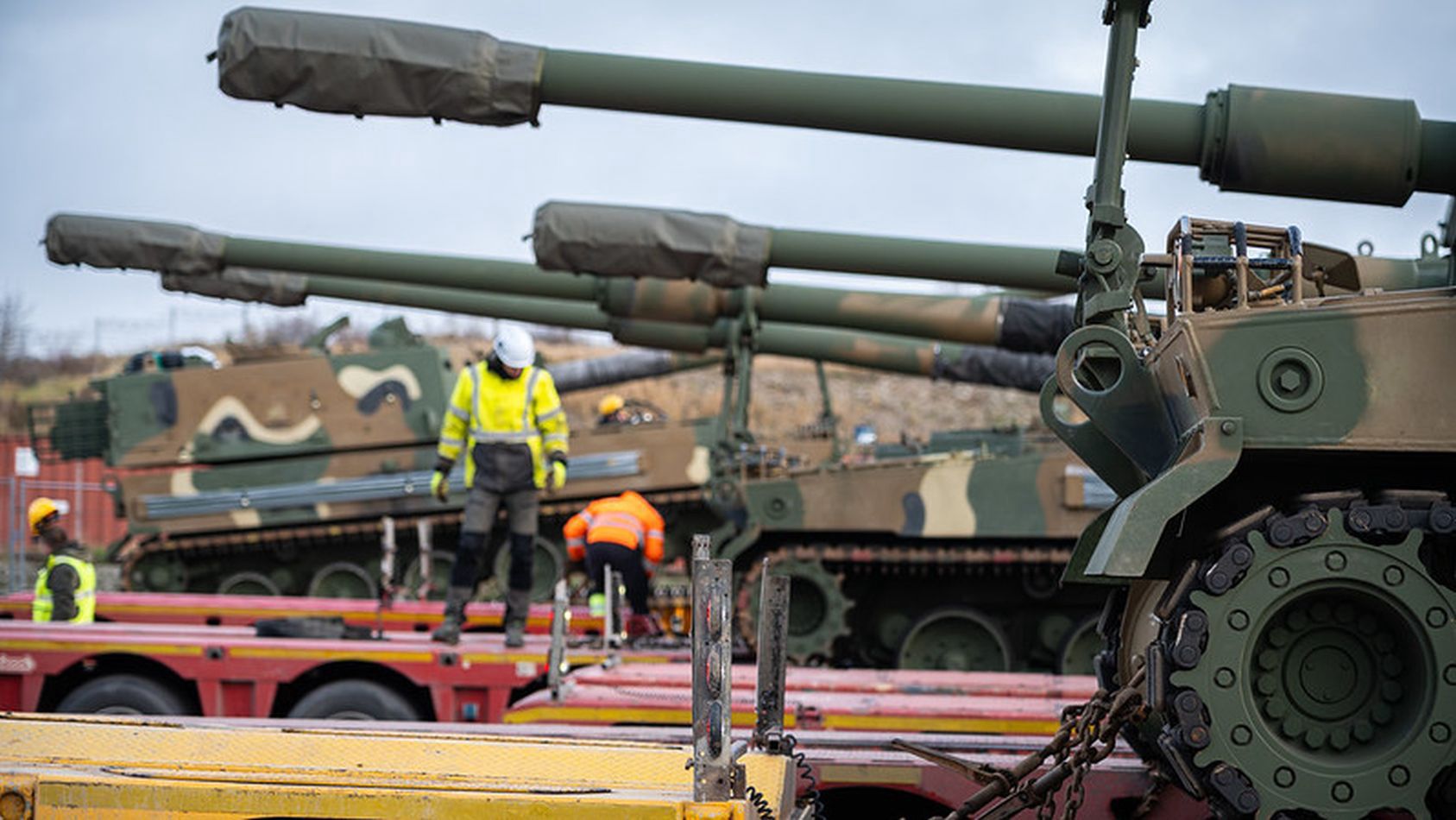 Sąsiad Rosji odebrał dostawę. Zbroi się w artylerię jak może
