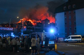 Ząbki: Ponad 200 mieszkań zniszczonych w pożarze. Rząd zapowiada pomoc