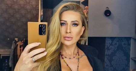 Sylwia Peretti wyprzedaje szafę: "Na pomoc osobom starszym oraz BEZDOMNYM" (ZDJĘCIA)