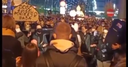 Aż cisną się łzy. Matka niepełnosprawnego krzyczała w tłum