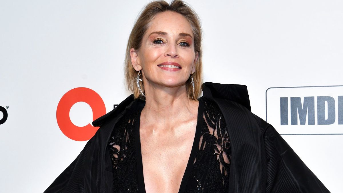 Sharon Stone zachwyca sylwetką. 62-letnia gwiazda ekranu pozuje w bikini