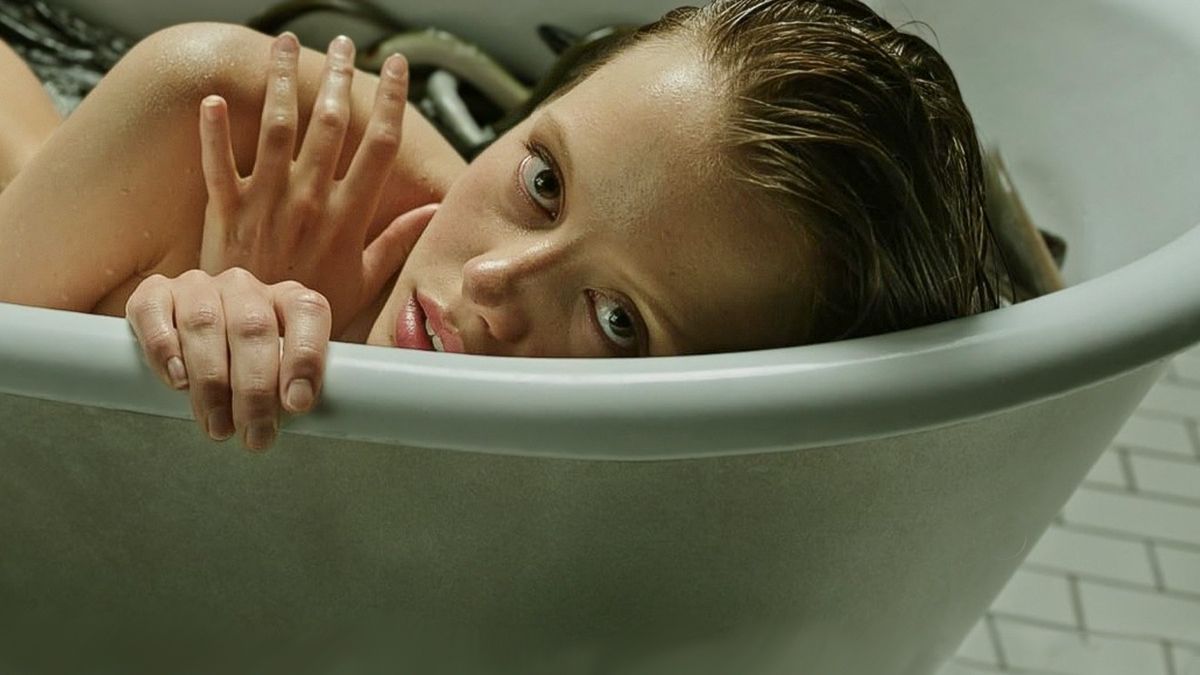 Mia Goth jako Maxine