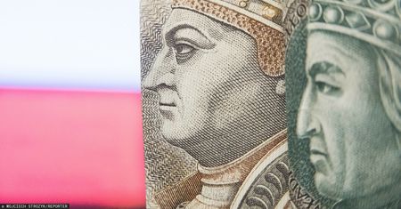 Złoty jest najtańszy w historii. "Można to nazwać paniką"