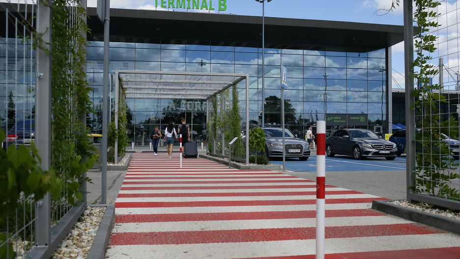 Na lotnisku w Katowicach Pyrzowicach utknęli we wtorek pasażero
