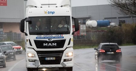 Prezydent Portugalii chciał poznać życie w ciężarówce. Pojechał więc w trasę z zawodowcem