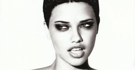 Adriana Lima ścięła włosy "na chłopaka"!