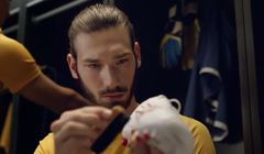 Piłkarze dbają o wygląd w reklamach transmisji 4K z mundialu w Orange TV (wideo)