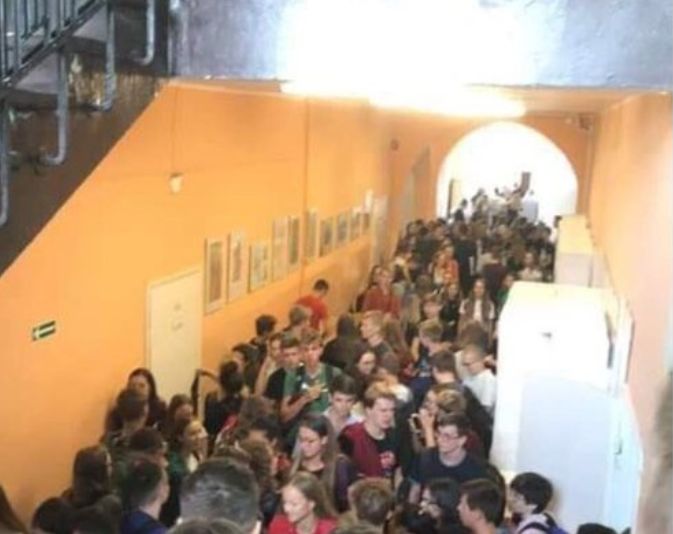 Dzieci narzekają na hałas.