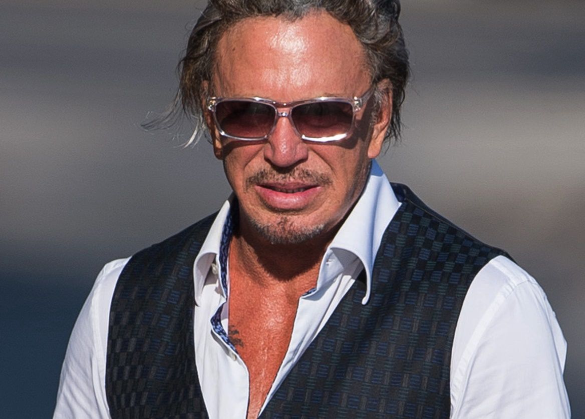 Mickey Rourke ujawnia historię gwałtu, którego dopuścił się Bill Cosby