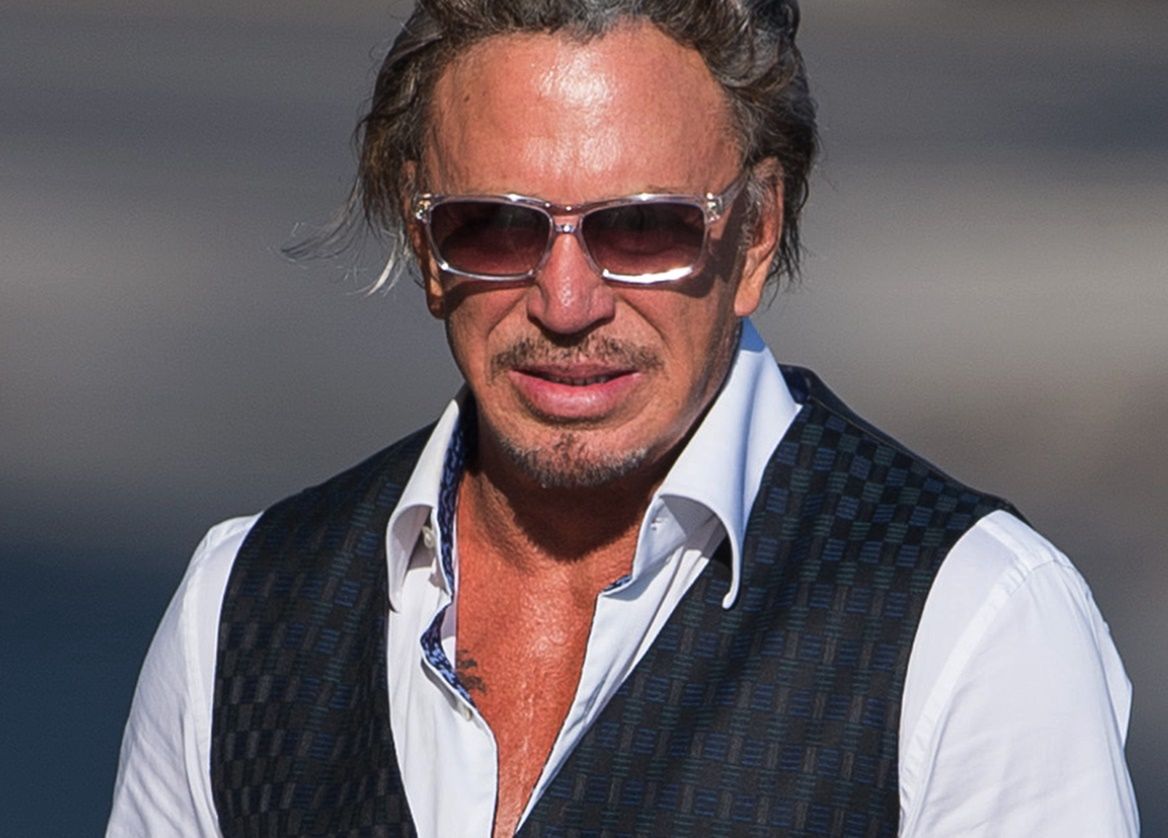 Mickey Rourke ujawnia historię gwałtu, którego dopuścił się Bill Cosby
