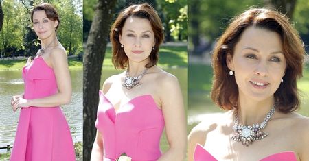Anna Popek pozuje w różowej sukni... (ZDJĘCIA)