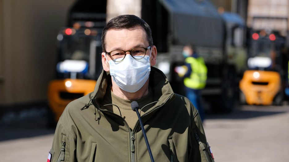 Koronawirus w Poslce. Ruszyła produkcja tanich maseczek ochronnych na zlecenie rządu. 