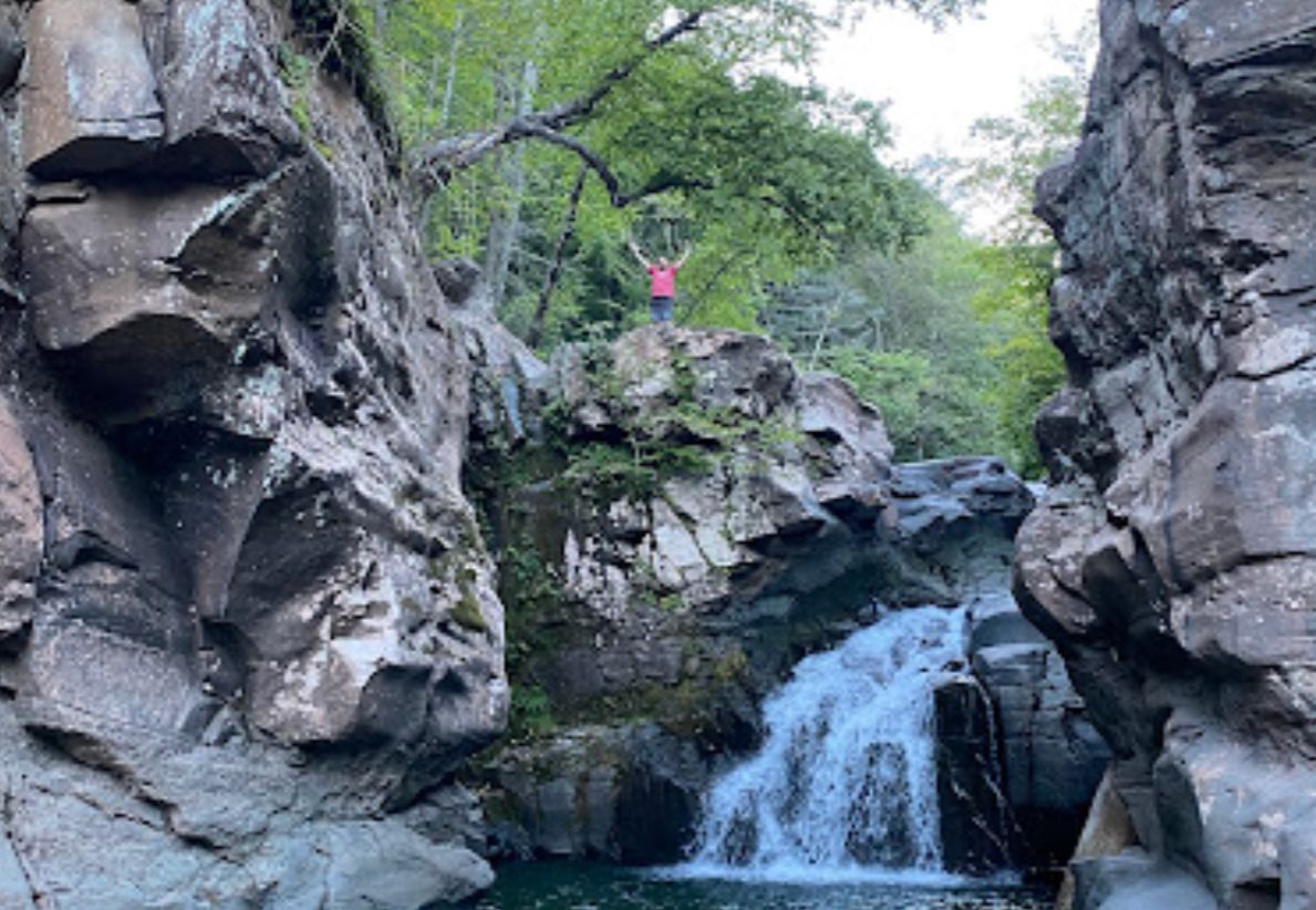 Nastolatek skoczył z popularnego wodospadu. Zginął na miejscu