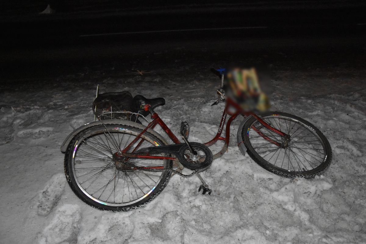 76-letni kierowca Forda potrącił rowerzystkę. Apel policji o ostrożność