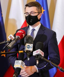 "Manipulacja". Rzecznik rządu Piotr Mueller zwrócił się do samorządów