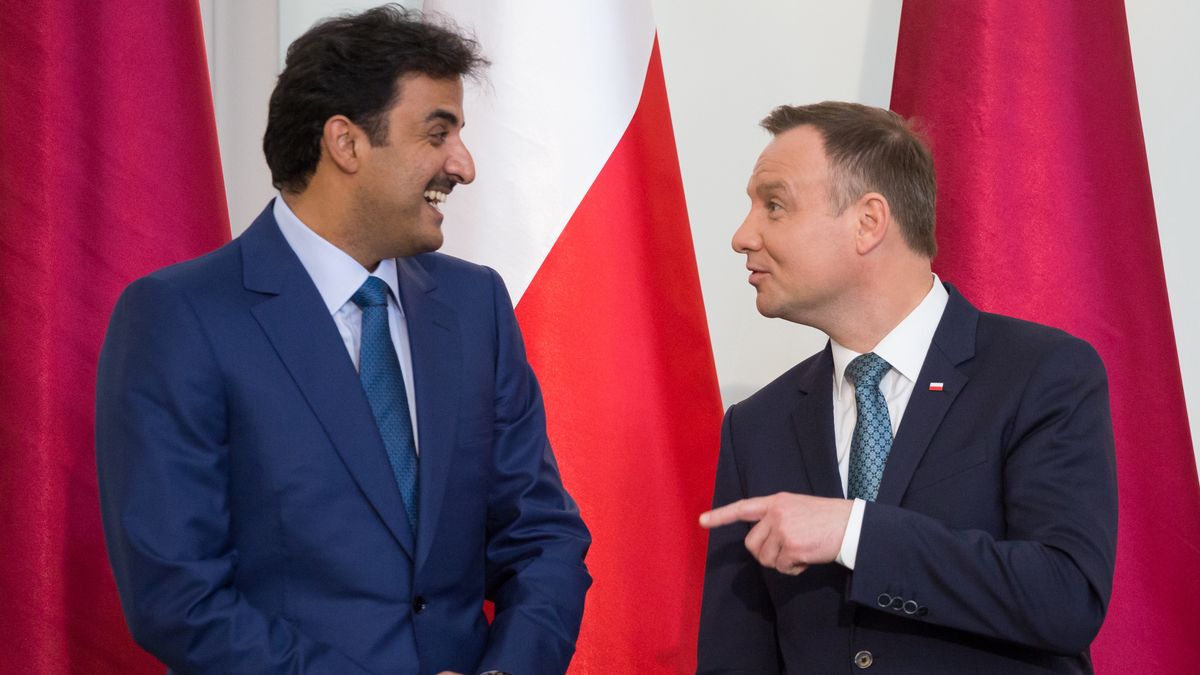 Emir Kataru Tamim ibn Hamad Al Sani (z lewej) i prezydent RP Andrzej Duda (z prawej) podczas spotkania w Warszawie w 2017 r.