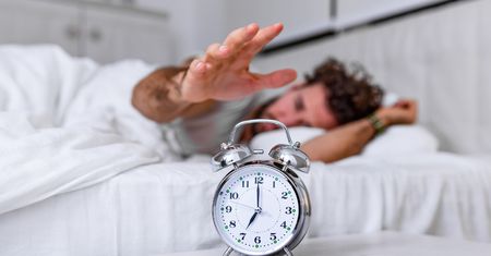 Robisz tak rano? Nie dziw się, że nic się nie układa. Te nawyki rujnują cały dzień