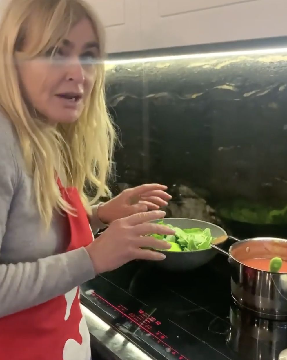 Monika Olejnik w kuchni